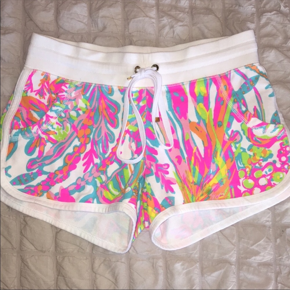 Lilly Pulitzer Chrissy Scuba to Cuba Short, NWOT - Picture 2 of 3